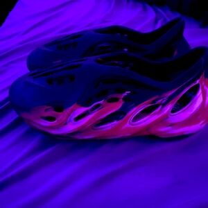 Red and black foam runners great for working out and doing daily runs excellent